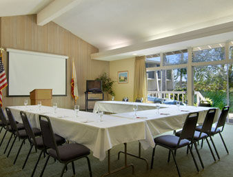 Ramada Limited Hotel Goleta Exterior photo
